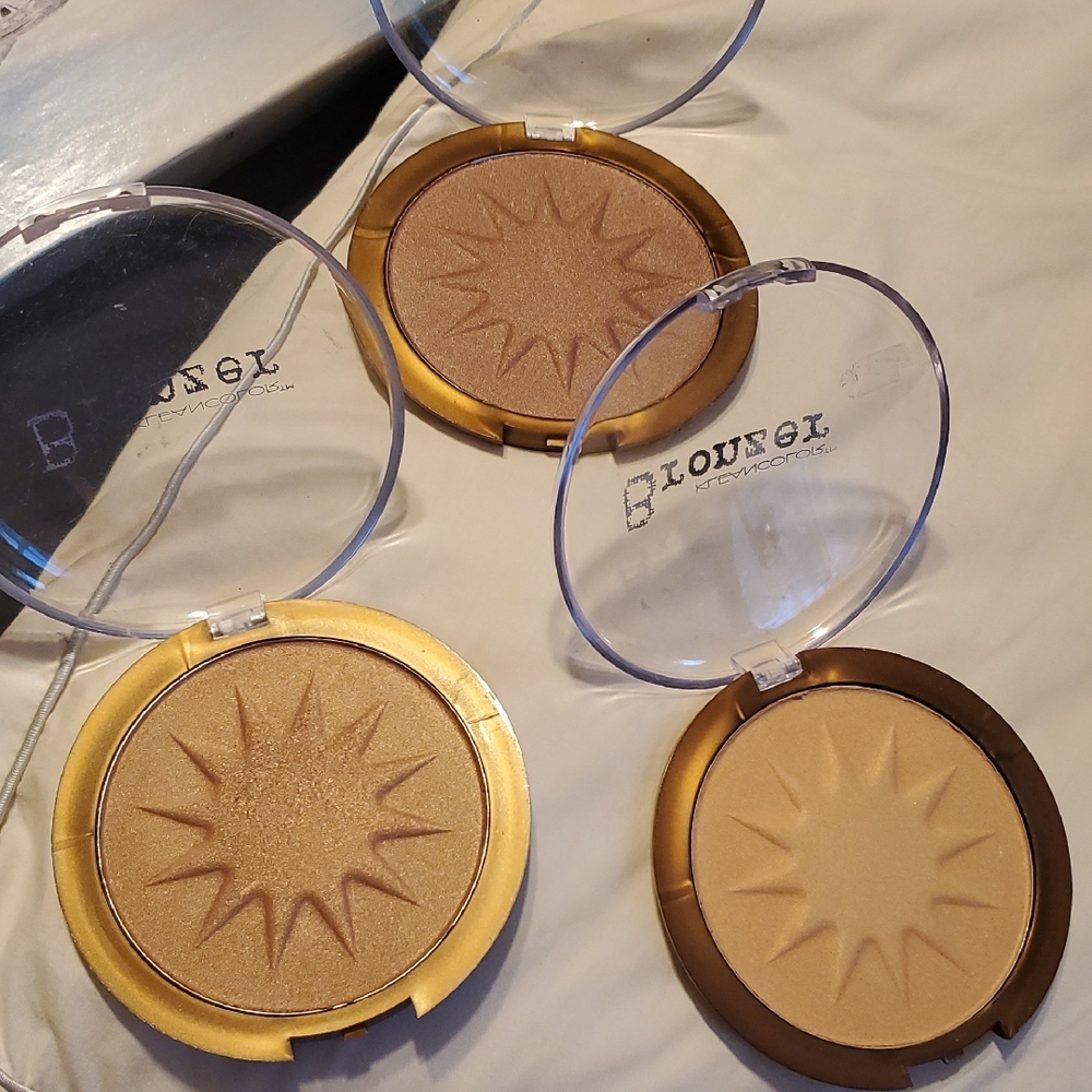 Radiant Glow Bronzer and Contour Palette